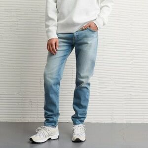 AMERICAN EAGLE Medium Wash AirFlex+ Athletic Fit Jean Size 30x32